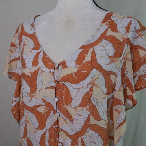 Nine West | Short Sleeve V Neck Top Medium - Picture 2 of 7